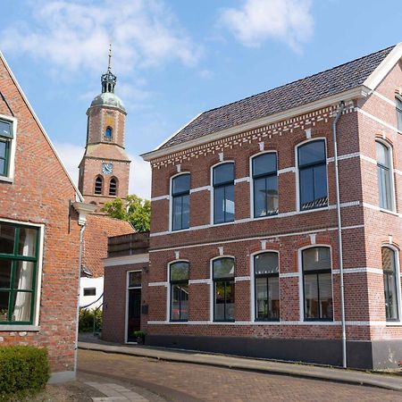 Sfeervol Verblijf In Oude Gemeentehuis Eenrum. Exterior foto